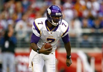 GLENDALE, AZ - DECEMBER 14:  Quarterback Tarvaris Jackson #7 of the Minnesota Vikings runs with the ball during their NFL game against the Arizona Cardinals at the University of Phoenix Stadium on December 14, 2008 in Glendale, Arizona. The Vikings defeat