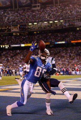 SAN DIEGO - OCTOBER 12:  Wide Receiver Malcom Floyd #80 of the San Diego Chargers drops a pass against the New England Patriots during their NFL Game on October 12, 2008 at Qualcomm Stadium in San Diego, California.  (Photo by Donald Miralle/Getty Images)