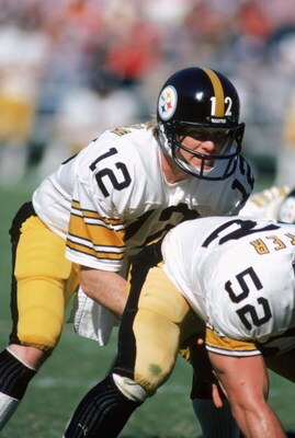 ATLANTA - NOVEMBER 1:  Quarterback Terry Bradshaw #12 of the Pittsburgh Steelers waits for the snap during the game against the Atlanta Falcons at Fulton County Stadium on November 1, 1981 in Atlanta, Georgia. The Steelers defeated the Falcons 34-20.  (Ph