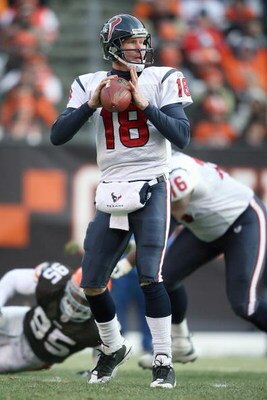 CLEVELAND - NOVEMBER 23:  Quarterback Sage Rosenfels #18 of the Houston Texans looks to pass the ball downfield during the NFL game against the Cleveland Browns at Cleveland Browns Stadium on November 23, 2008 in Cleveland, Ohio.  (Photo by Andy Lyons/Get