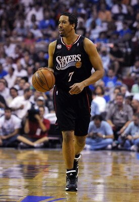 ORLANDO, FL - APRIL 22:  Andre Miller #7 of the Philadelphia 76ers sets up a play against the Orlando Magic in Game Two of the Eastern Conference Quarterfinals during the 2009 NBA Playoffs at Amway Arena April 22, 2009 in Orlando, Florida.   NOTE TO USER:
