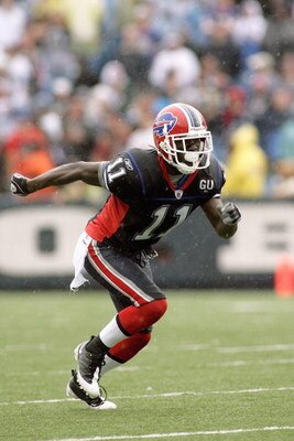 ORCHARD PARK, NY - SEPTEMBER 7:  Roscoe Parrish #11 of the Buffalo Bills runs up the field during the game against the Seattle Seahawks on September 7, 2008 at Ralph Wilson Stadium in Orchard Park, New York. (Photo by Rick Stewart/Getty Images)