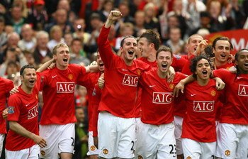 MANCHESTER, ENGLAND - MAY 16:  The Manchester United players celebrate after their team clinched the Premier League title at the end of the Barclays Premier League match between Manchester United and Arsenal at Old Trafford on May 16, 2009 in Manchester, 
