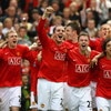MANCHESTER, ENGLAND - MAY 16:  The Manchester United players celebrate after their team clinched the Premier League title at the end of the Barclays Premier League match between Manchester United and Arsenal at Old Trafford on May 16, 2009 in Manchester, 