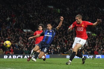 MANCHESTER, UNITED KINGDOM - DECEMBER 06:  Nemanja Vidic of Manchester United scores the winning goal during the Barclays Premier League match between Manchester United and Sunderland at Old Trafford on December 6, 2008 in Manchester, England. (Photo by R