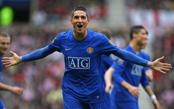 SUNDERLAND, ENGLAND - APRIL 11:  Federico Macheda of Manchester United celebrates scoring his team's second goal during the Barclays Premier League match between Sunderland and Manchester United at The Stadium of Light on April 11, 2009 in Sunderland, Eng