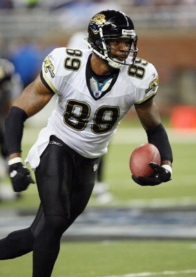 DETROIT - NOVEMBER 09: Marcedes Lewis #89 of the Jacksonville Jaguars runs the ball against the Detroit Lions on November 9, 2008 at Ford Field in Detroit, Michigan. Jacksonville defeated Detroit 38-14. (Photo by Jim McIsaac/Getty Images) 