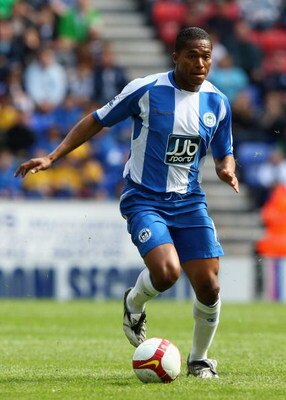 WIGAN, ENGLAND- MAY 02: Antonio Valencia  of Wigan Athletic in action during the Barclays Premier League match between Wigan Athletic and Bolton Wanderers at the JJB stadium on May 2, 2009 in Wigan, England.  (Photo by Clive Brunskill/Getty Images)