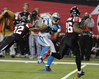 ATLANTA - NOVEMBER 23: Wide receiver Steve Smith #89 of the Carolina Panthers grabs a pass against the Atlanta Falcons at the Georgia Dome on November 23, 2008 in Atlanta, Georgia.  (Photo by Al Messerschmidt/Getty Images)