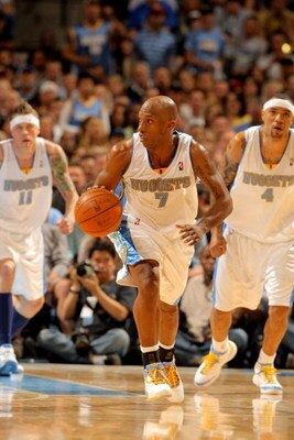 DENVER - MAY 13:  Chauncey Billups #7 of the Denver Nuggets brings the ball up court against the Dallas Mavericks in Game Five of the Western Conference Semifinals during the 2009 NBA Playoffs at Pepsi Center on May 13, 2009 in Denver, Colorado.  The Nugg
