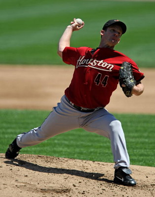 CHICAGO - MAY 16: Starting pitcher Roy Oswalt #44 of the Houston Astros delivers the ball against the Chicago Cubs on May 16, 2009 at Wrigley Field in Chicago, Illinois. The Cubs defeated the Astros 5-4. (Photo by Jonathan Daniel/Getty Images)