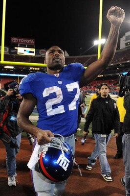 EAST RUTHERFORD, NJ - NOVEMBER 02: Brandon Jacobs #27 of the New York Giants celebrates a 35-14 win over the Dallas Cowboys after their game on November 2, 2008 at Giants Stadium in East Rutherford, New Jersey.  (Photo by Al Bello/Getty Images)