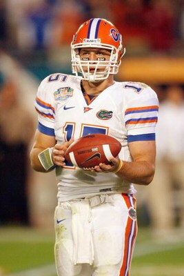 MIAMI - JANUARY 08:  Tim Tebow #15 of the Florida Gators looks to the sidelines against the Oklahoma Sooners during the FedEx BCS National Championship Game at Dolphin Stadium on January 8, 2009 in Miami, Florida.  (Photo by Eliot J. Schechter/Getty Image