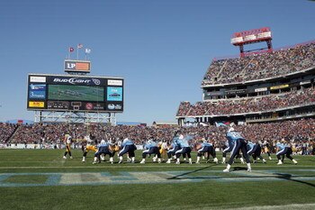 NASHVILLE,TN - DECEMBER 21:  Quarterback Kerry Collins #5 of the Tennessee Titans gets ready for the hike during the game against the Pittsburgh Steelers on December 21, 2008 at LP Field in Nashville, Tennessee. (Photo by: Streeter Lecka/Getty Images)