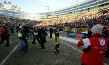 GREEN BAY, WI - DECEMBER 28: Donald Driver #80 of the Green Bay Packers blows a kiss to the fans following a win over the Detroit Lions on December 28, 2008 at Lambeau Field in Green Bay, Wisconsin. The Packers defeated the Lions 31-21. (Photo by Jonathan