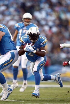 SAN DIEGO - OCTOBER 12:  Runningback LaDainian Tomlinson #21 of the San Diego Chargers runs against the defense of the New England Patriots during the first half of their NFL Game on October 12, 2008 at Qualcomm Stadium in San Diego, California.  (Photo b