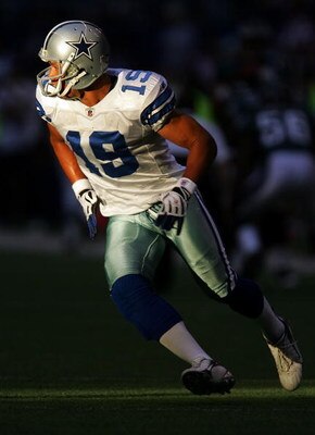 DALLAS - SEPTEMBER 15:  Wide receiver Miles Austin #19 of the Dallas Cowboys warms up before a game against the Philadelphia Eagles at Texas Stadium on September 15, 2008 in Irving, Texas.  (Photo by Ronald Martinez/Getty Images)