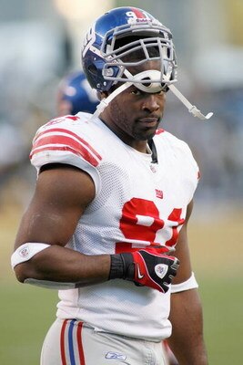 PITTSBURGH - OCTOBER 26:  Justin Tuck #91 of the New York Giants walks on the field during the game against the Pittsburgh Steelers at Heinz Field on October 26, 2008 in Pittsburgh, Pennsylvania. (Photo by: Rick Stewart/Getty Images)