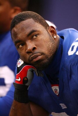 EAST RUTHERFORD, NJ - NOVEMBER 16:  Justin Tuck #91 of the New York Giants looks on against  the Baltimore Ravens during their game on November 16, 2008 at Giants Stadium in East Rutherford, New Jersey.  (Photo by Al Bello/Getty Images)