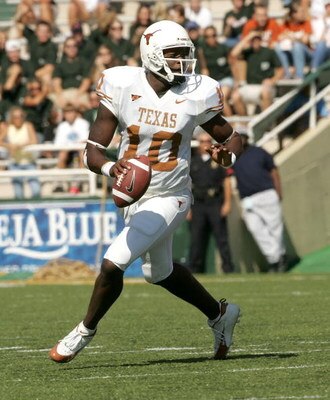 WACO, TX - NOVEMBER 5:  Quarterback Vince Young #11 of the Texas Longhorns carries the ball against the Baylor Bears on November 5, 2005 at Floyd Casey Stadium in Waco, Texas. Texas defeated Baylor 62-0.  (Photo by Stephen Dunn /Getty Images)