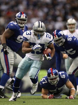 IRVING, TX - DECEMBER 14:  Running back Tashard Choice #23 of the Dallas Cowboys runs for a touchdown against the New York Giants in the fourth quarter at Texas Stadium on December 14, 2008 in Irving, Texas.  (Photo by Ronald Martinez/Getty Images)