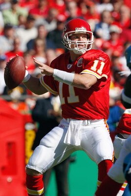 KANSAS CITY - OCTOBER 19:  Quarterback Damon Huard #11 of the Kansas City Chiefs looks to pass the ball during the game against the Tennessee Titans at Arrowhead Stadium on October 19, 2008 in Kansas City, Missouri. (Photo by: Jamie Squire/Getty Images)