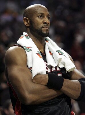 CHICAGO - DECEMBER 27:  Alonzo Mourning #33 of the Miami Heat stands on the court after loosing to the Chicago Bulls on December 27, 2006 at the United Center in Chicago, Illinois. The Bulls defeated the Heat 109-103. NOTE TO USER: User expressly acknowle
