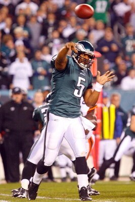 PHILADELPHIA - DECEMBER 15:  Quarterback Donovan McNabb #5 of the Philadelphia Eagles passes against the Cleveland Browns on December 15, 2008 at Lincoln Financial Field in Philadelphia, Pennsylvania.  (Photo by Justin Heiman/Getty Images)