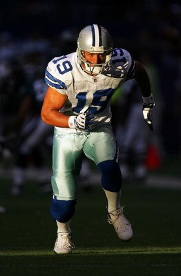 DALLAS - SEPTEMBER 15:  Wide receiver Miles Austin #19 of the Dallas Cowboys warms up before a game against the Philadelphia Eagles at Texas Stadium on September 15, 2008 in Irving, Texas.  (Photo by Ronald Martinez/Getty Images)