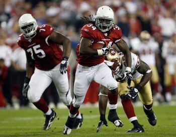 GLENDALE, AZ - NOVEMBER 10:  Tim Hightower #34 of the Arizona Cardinals runs a draw play in front of Levi Brown #75 and Parys Haralson #98 of the San Francisco 49ers during the second quarter at University of Phoenix Stadium on November, 10 2008 in Glenda