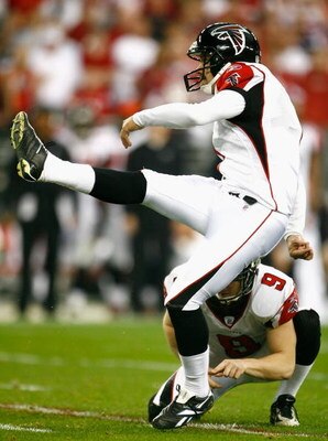 GLENDALE, AZ - JANUARY 03:  Kicker Jason Elam #1 of the Atlanta Falcons kicks a 30 yard field goal against the Arizona Cardinals during the second quarter of the NFC Wild Card Game on January 3, 2009 at University of Phoenix Stadium in Glendale, Arizona. 