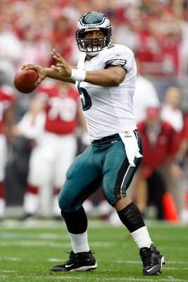GLENDALE, AZ - JANUARY 18:  Quarterback Donovan McNabb #5 of the Philadelphia Eagles throws the ball in the second quarter during the NFC championship game against the Arizona Cardinals on January 18, 2009 at University of Phoenix Stadium in Glendale, Ari