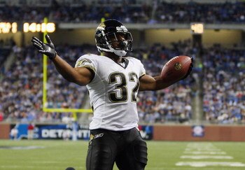 DETROIT - NOVEMBER 09: Maurice Jones-Drew #32 of the Jacksonville Jaguars runs the ball against the Detroit Lions on November 9, 2008 at Ford Field in Detroit, Michigan. Jacksonville defeated Detroit 38-14. (Photo by Jim McIsaac/Getty Images) 