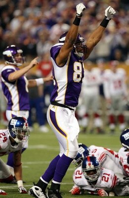 MINNEAPOLIS - DECEMBER 28:   Visanthe Shiancoe #81 of the Minnesota Vikings celebrates Ryan Longwell's game winning field goal against the New York Giants on December 28,2008 at the Hubert H. Humphrey Metrodome in Minneapolis, Minnesota. The Vikings defea
