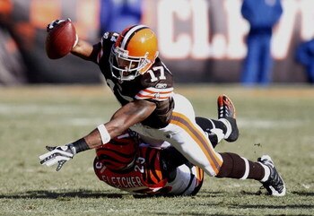 CLEVELAND - DECEMBER 21: Braylon Edwards #17 of the Cleveland Browns reaches for a first quarter first down over Jamar Fletcher #25 of the Cincinnati Bengals at Cleveland Browns Stadium December 21, 2008 in Cleveland, Ohio.  (Photo by Gregory Shamus/Getty