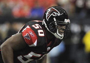 ATLANTA - DECEMBER 14:  Linebacker Curtis Lofton #50 of the Atlanta Falcons lines up against the Tampa Bay Buccaneers  at the Georgia Dome on December 14, 2008 in Atlanta, Georgia.  (Photo by Al Messerschmidt/Getty Images) 