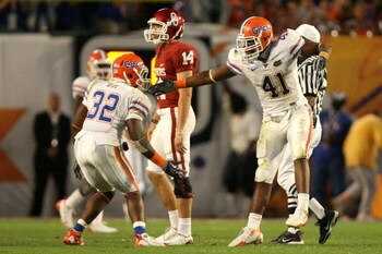 MIAMI - JANUARY 08:  Dustin Doe #32 and Ryan Stamper #41 of the Florida Gators celebrate a defensive stop on a 3rd down play as Sam Bradford #14 of the Oklahoma Sooners looks on dejected during the FedEx BCS National Championship game at Dolphin Stadium o