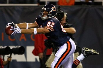 CHICAGO - SEPTEMBER 28:  Greg Olsen #82 of the Chicago Bears catches a 19-yard touchdown pass in the first quarter against the Philadelphia Eagles at Soldier Field on September 28, 2008 in Chicago, Illinois.  (Photo by Jeff Gross/Getty Images)
