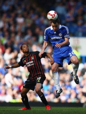 LONDON - MARCH 15: John Terry of Chelsea wins a header against Robinho of Manchester City during the Barclays Premier League match between Chelsea and Manchester City at Stamford Bridge on March 15, 2009 in London, England.  (Photo by Ryan Pierse/Getty Im