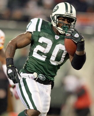 EAST RUTHERFORD, NJ - DECEMBER 30: Thomas Jones #20 of the New York Jets carries  the ball against the Kansas City Chiefs during their game on December 30th, 2007 at The Meadowlands in East Rutherford, New Jersey (Photo by Al Bello/Getty Images) 