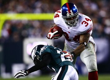 PHILADELPHIA - NOVEMBER 09: Derrick Ward #34 of the New York Giants evades the tackle Quintin Mikell #27 of the Philadelphia Eagles at Lincoln Financial Field on November 9, 2008 in Philadelphia, Pennsylvania.  (Photo by Chris McGrath/Getty Images)