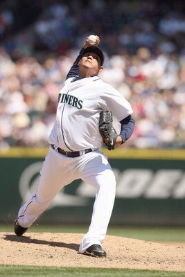 SEATTLE  - MAY 24:  Felix Hernandez #34 of the Seattle Mariners pitches during the game against the San Francisco Giants on May 24, 2009 at Safeco Field in Seattle, Washington. (Photo by Otto Greule Jr/Getty Images)   
