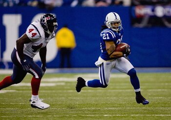 INDIANAPOLIS, IN - DECEMBER 23: Bob Sanders #21 of the Indianapolis Colts runs with the ball against the Houston Texans on December 23, 2007 at the RCA Dome in Indianapolis, Indiana.  The Colts beat the Texans 38-15.  (Photo by Dilip Vishwanat/Getty Image