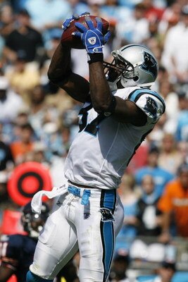 CHARLOTTE, NC - SEPTEMBER 14:  Muhsin Muhammad #87 of the Carolina Panthers makes a catch against the Chicago Bears during the game at Bank of America Stadium on September 14, 2008 in Charlotte, North Carolina. (Photo by Kevin C. Cox/Getty Images)