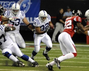 ATLANTA - AUGUST 16: Running back Mike Hart #32 of the Indianapolis Colts rushes upfield against the Atlanta Falcons at the Georgia Dome on August 16, 2008 in Atlanta, Georgia.   (Photo by Al Messerschmidt/Getty Images) 