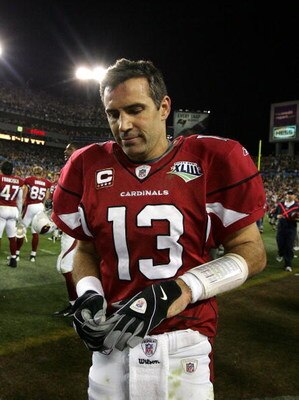 TAMPA, FL - FEBRUARY 01:  Kurt Warner #13 of the Arizona Cardinals takes his gloves off as he leaves the field after the Cardinals lost 27-23 against the Pittsburgh Steelers during Super Bowl XLIII on February 1, 2009 at Raymond James Stadium in Tampa, Fl