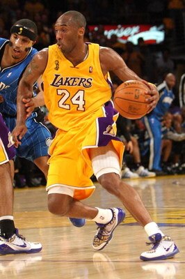 LOS ANGELES, CA - JUNE 04:  Kobe Bryant #24 of the Los Angeles Lakers drives against the Orlando Magic in Game One of the 2009 NBA Finals at Staples Center on June 4, 2009 in Los Angeles, California. NOTE TO USER: User expressly acknowledges and agrees th