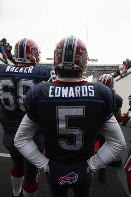 ORCHARD PARK, NY - DECEMBER 28:  Trent Edwards #5 of the Buffalo Bills waits to walk on the field before the game against the New England Patriots on December 28, 2008 at Ralph Wilson Stadium in Orchard Park, New York. (Photo by Rick Stewart/Getty Images)