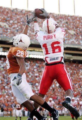 AUSTIN, TX - OCTOBER 27:  Maurice Purify #16 of the Nebraska Cornhuskers grabs a touchdown pass late in the fourth quarter against cornerback Brandon Foster #28 of the Texas Longhorns at Darrell K Royal-Texas Memorial Stadium October 27, 2007 in Austin, T