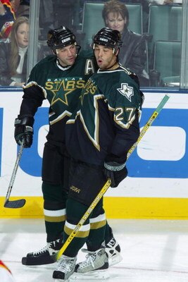 SUNRISE, FL - DECEMBER. 27:  Manny Malhorta #27 of the Dallas Stars celebrates his goal with teammate Bill Guerin #13 during the NHL game against the Florida Panthers at the Office Depot Center on December 27, 2002 in Sunrise, Florida.  The Stars won 4-0.